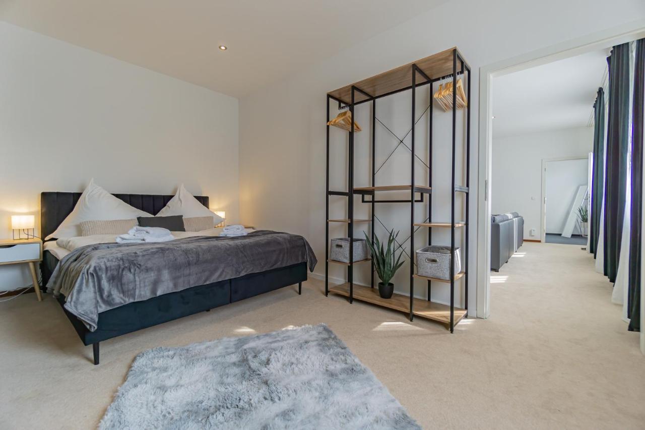 Exklusive Stadtvilla-190qm- Parkplatz- 3schlafzimmer- 2 Baeder- Netflix- Waschmaschine- 4 Etagen-naehe Theater Dom wakacyjny